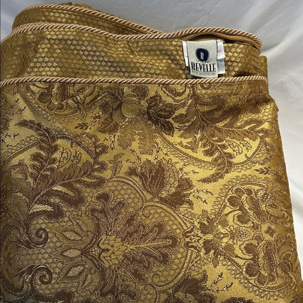 Pre-Owned King Size Gold Comforter Cover With 2 Pillow Shams Reversible